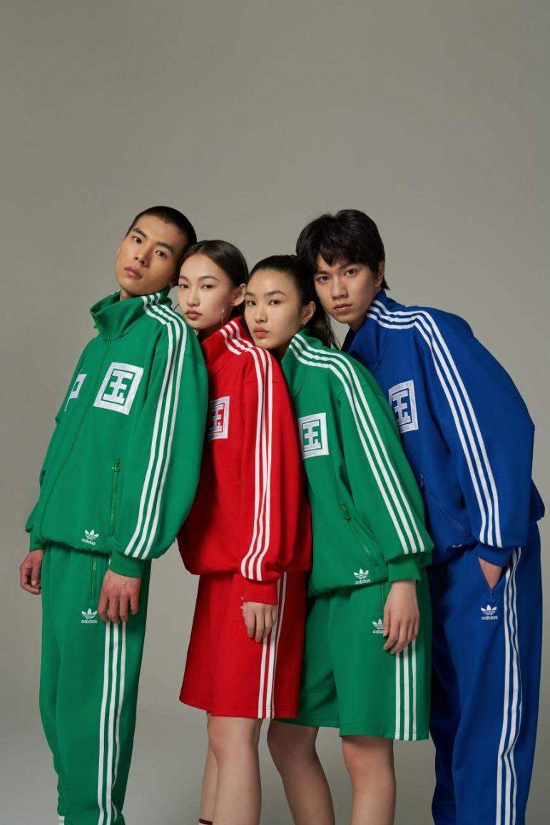 k1体育平台阿迪达斯 Originals 运动服系列运动服装经典三条纹Tracksuit(图1)